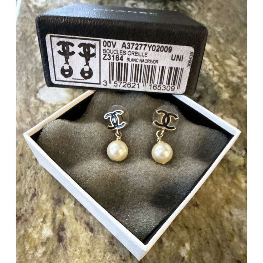 Authentic Classic Chanel CC Logo Pearl Drop Earrings​